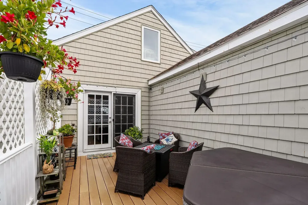 27 Hobson Avenue Hampton NH 03842