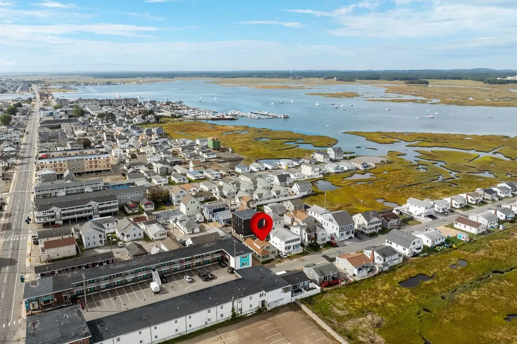 27 Hobson Avenue Hampton NH 03842