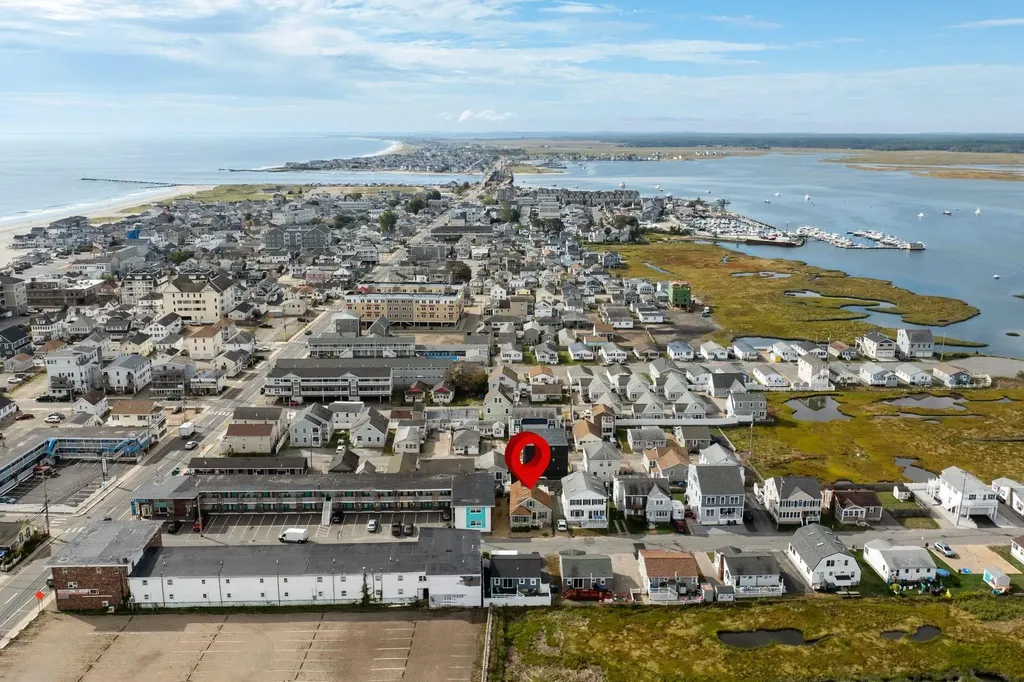 27 Hobson Avenue Hampton NH 03842