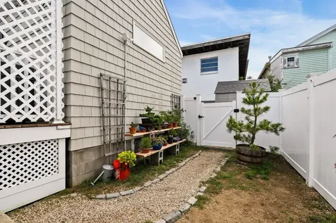 27 Hobson Avenue Hampton NH 03842