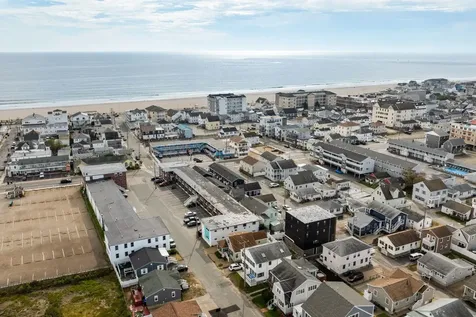 27 Hobson Avenue Hampton NH 03842