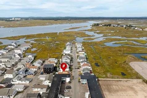 27 Hobson Avenue Hampton NH 03842