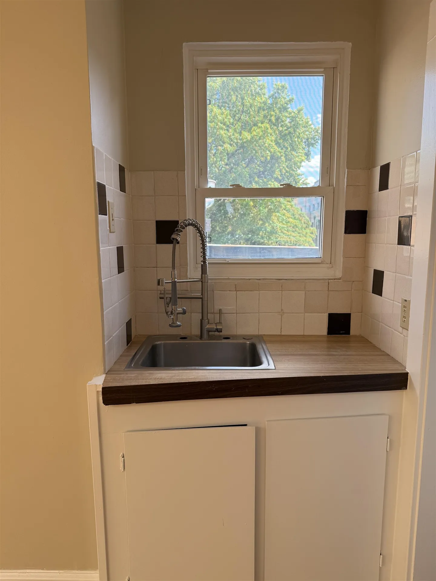 83 Amherst Street Manchester NH 03101