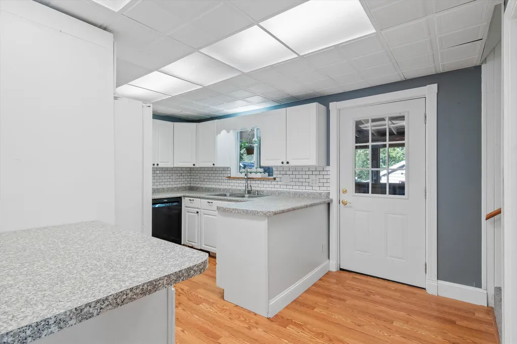 4 Nelson Street Nashua NH 03063