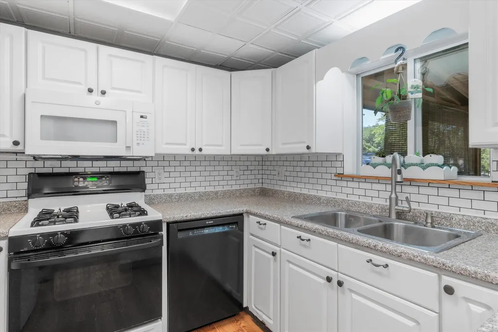 4 Nelson Street Nashua NH 03063