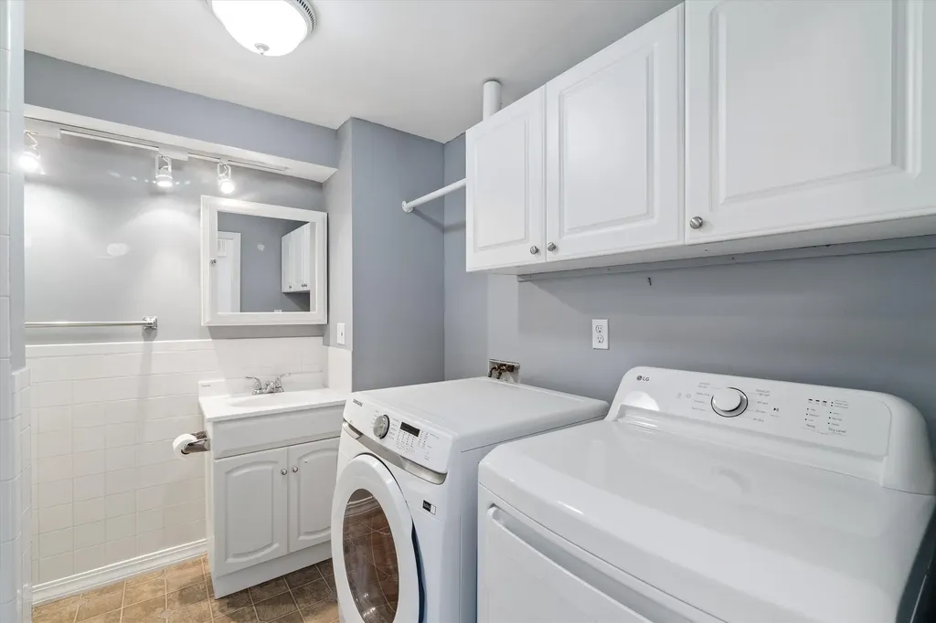 4 Nelson Street Nashua NH 03063