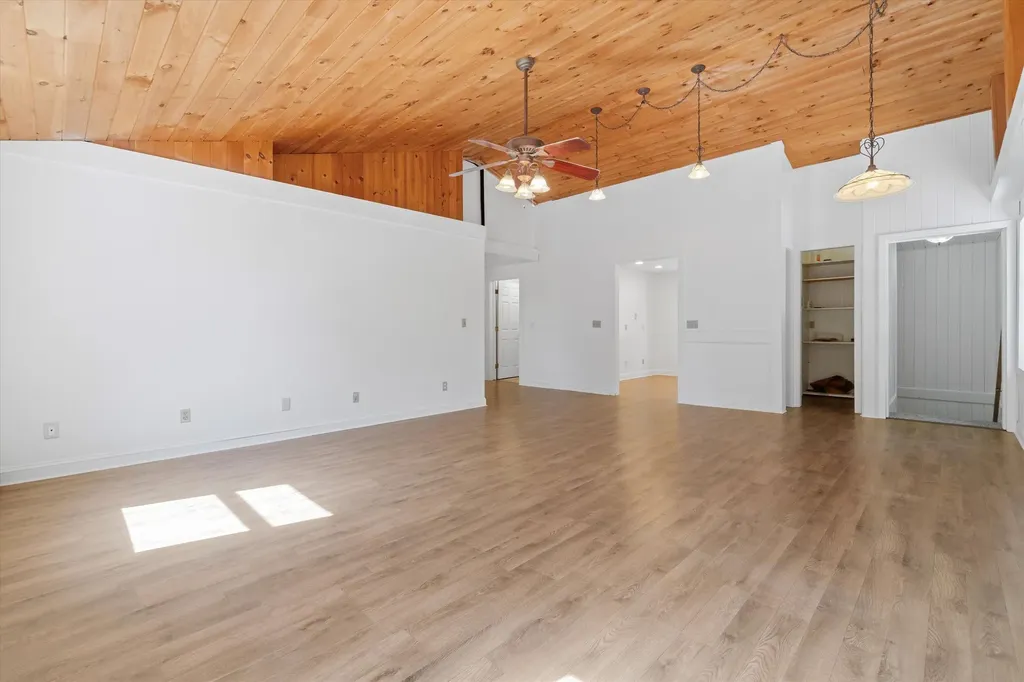 4 Nelson Street Nashua NH 03063