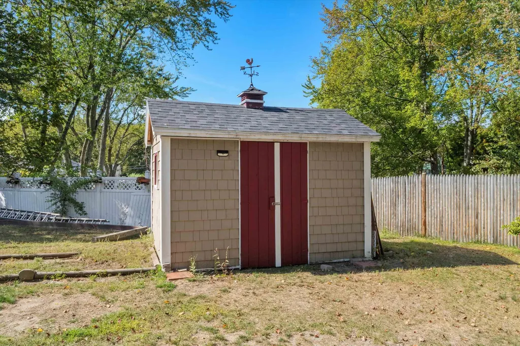 4 Nelson Street Nashua NH 03063