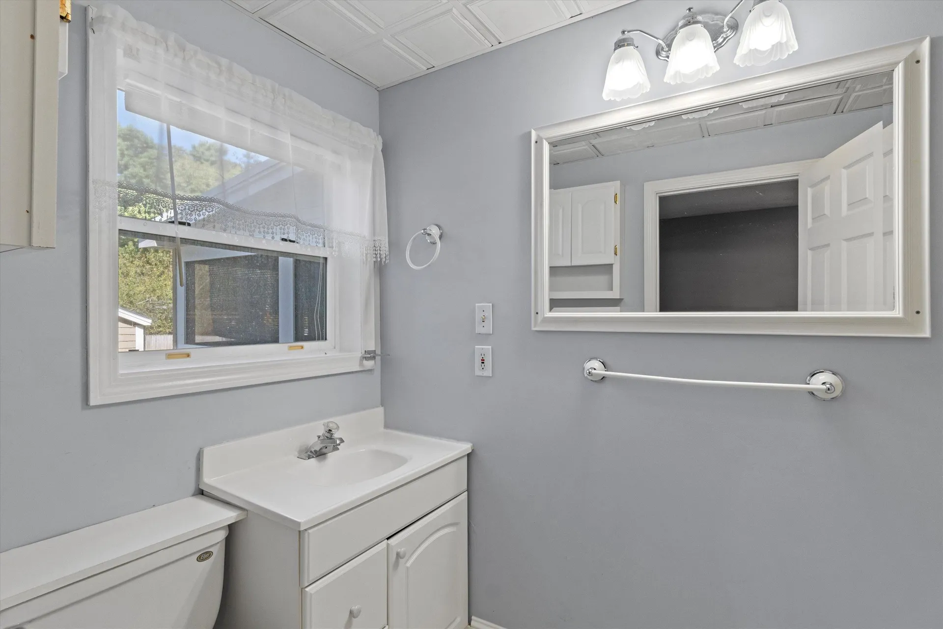 4 Nelson Street Nashua NH 03063