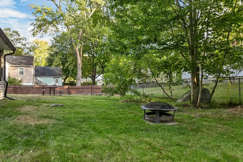 11 Old Lee Road Newfields NH 03856