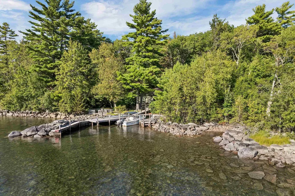 120 Big Barndoor Island Alton NH 03810