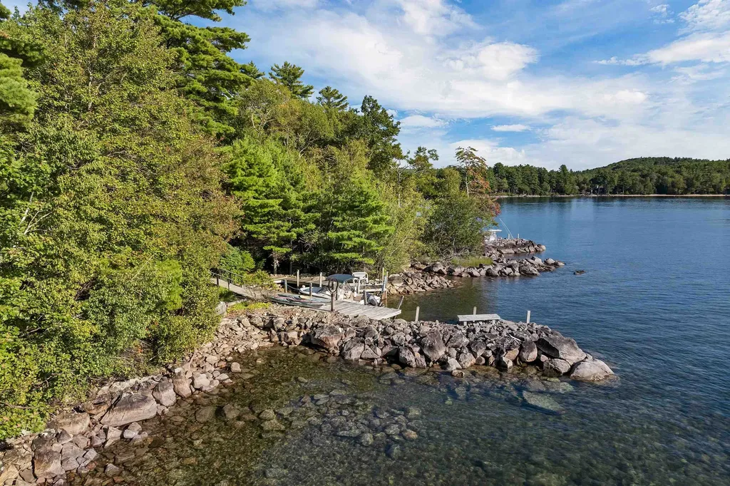 120 Big Barndoor Island Alton NH 03810