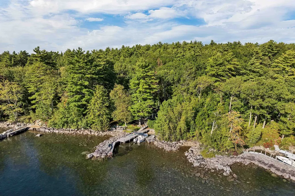 120 Big Barndoor Island Alton NH 03810