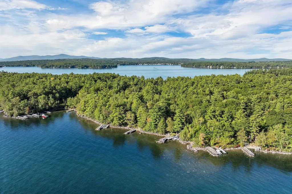 120 Big Barndoor Island Alton NH 03810