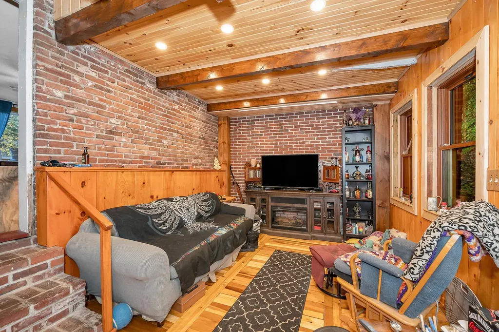 2 Hope Road Henniker NH 03242