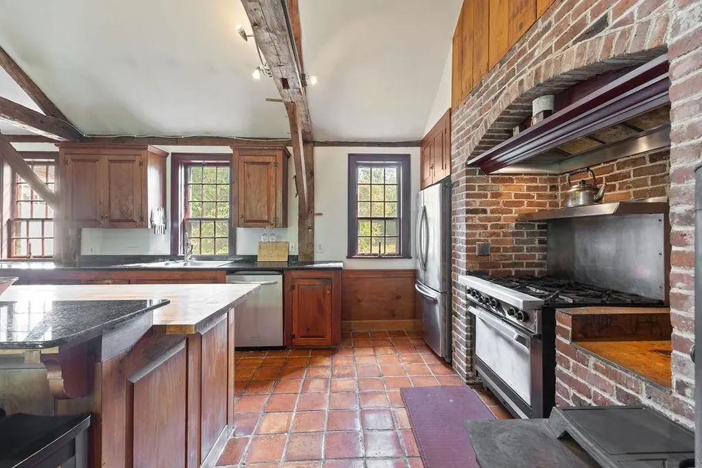 585 Province Road Gilmanton NH 03237