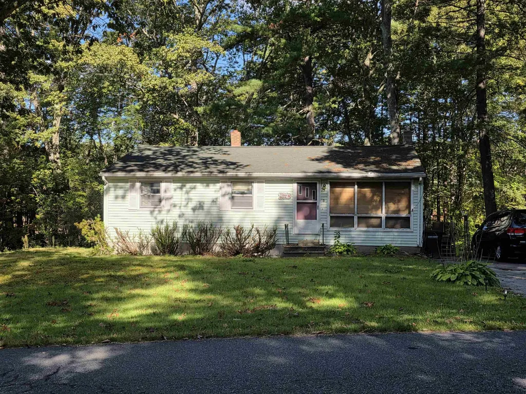 8 Paul Avenue Derry NH 03038