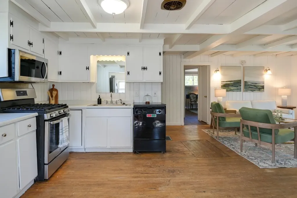 12 Bell Street Nashua NH 03064