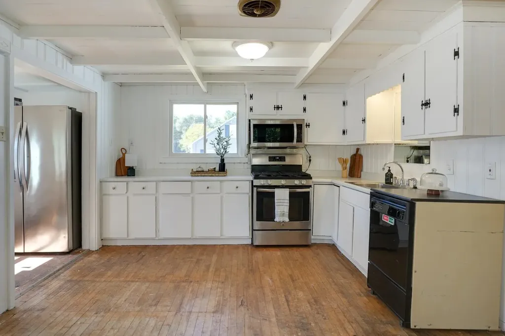 12 Bell Street Nashua NH 03064