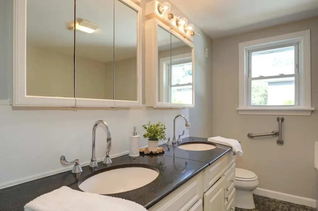 12 Bell Street Nashua NH 03064