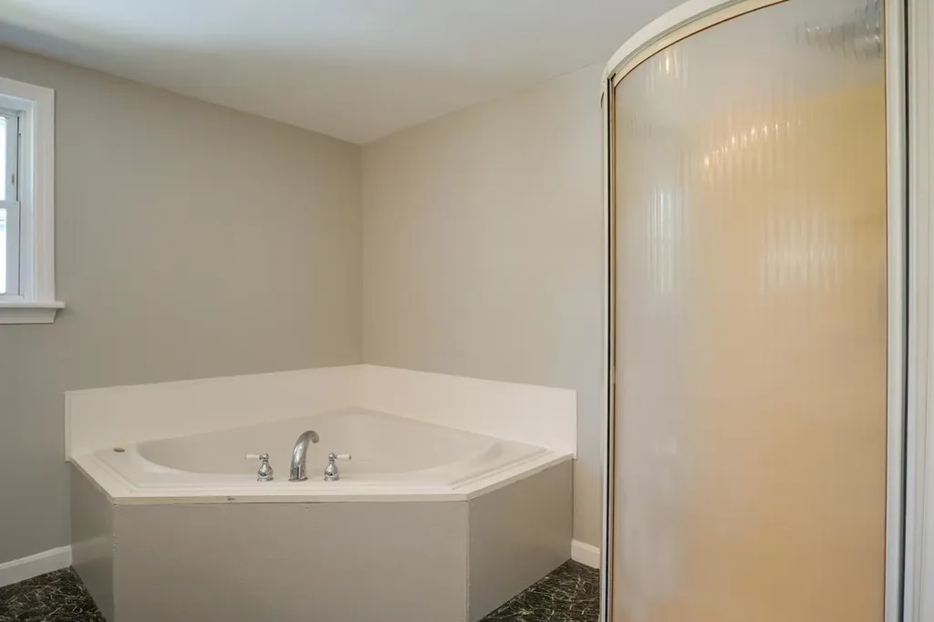 12 Bell Street Nashua NH 03064