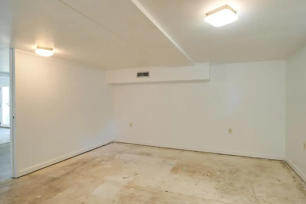 12 Bell Street Nashua NH 03064