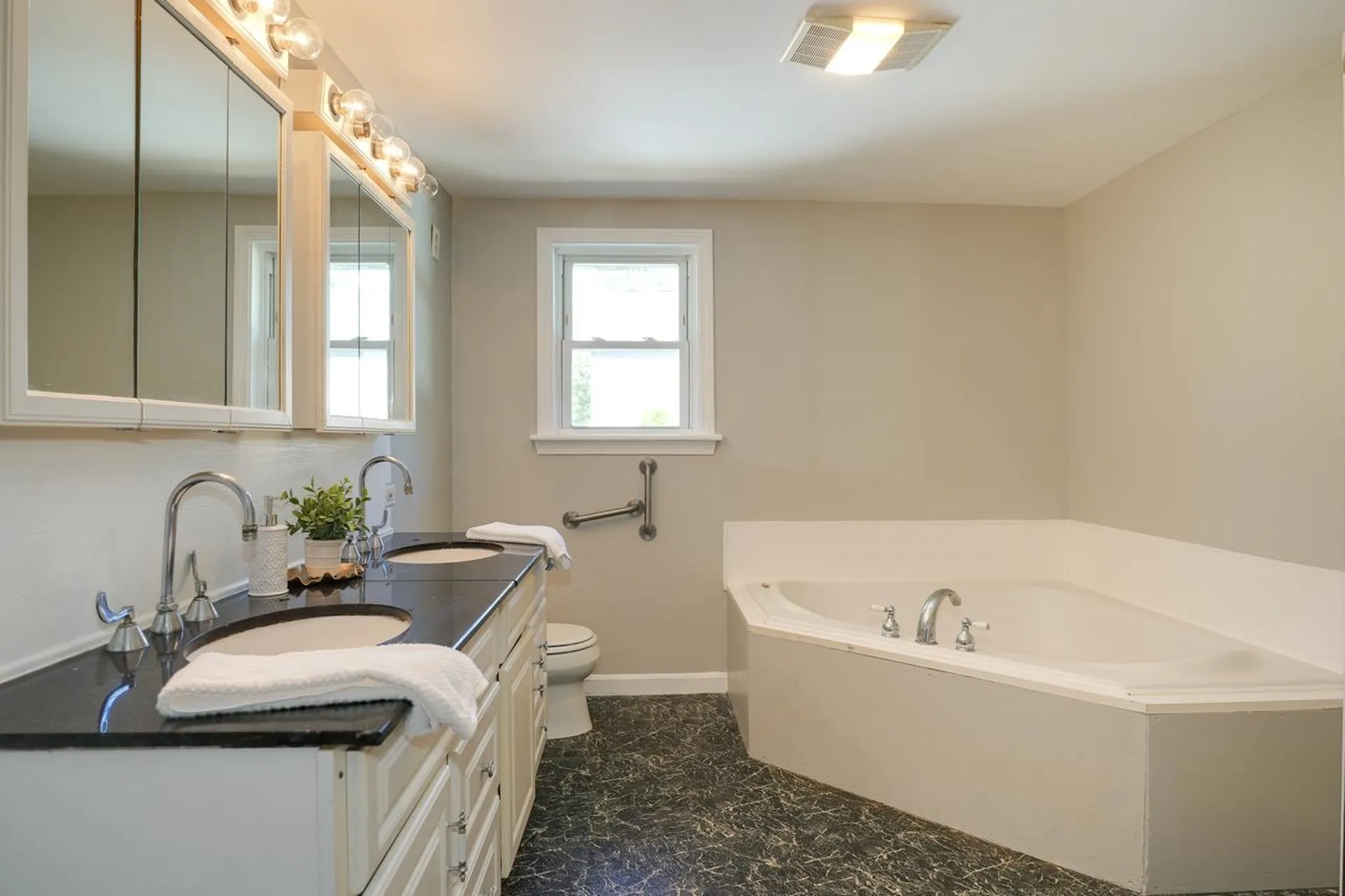 12 Bell Street Nashua NH 03064