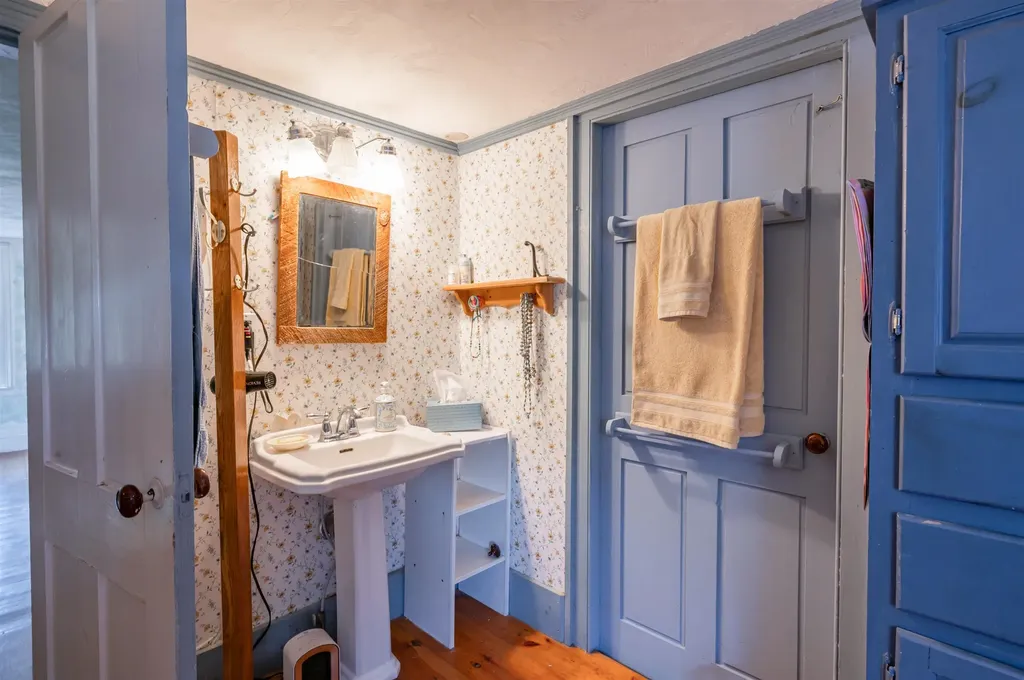 118 Broad Street Hollis NH 03049