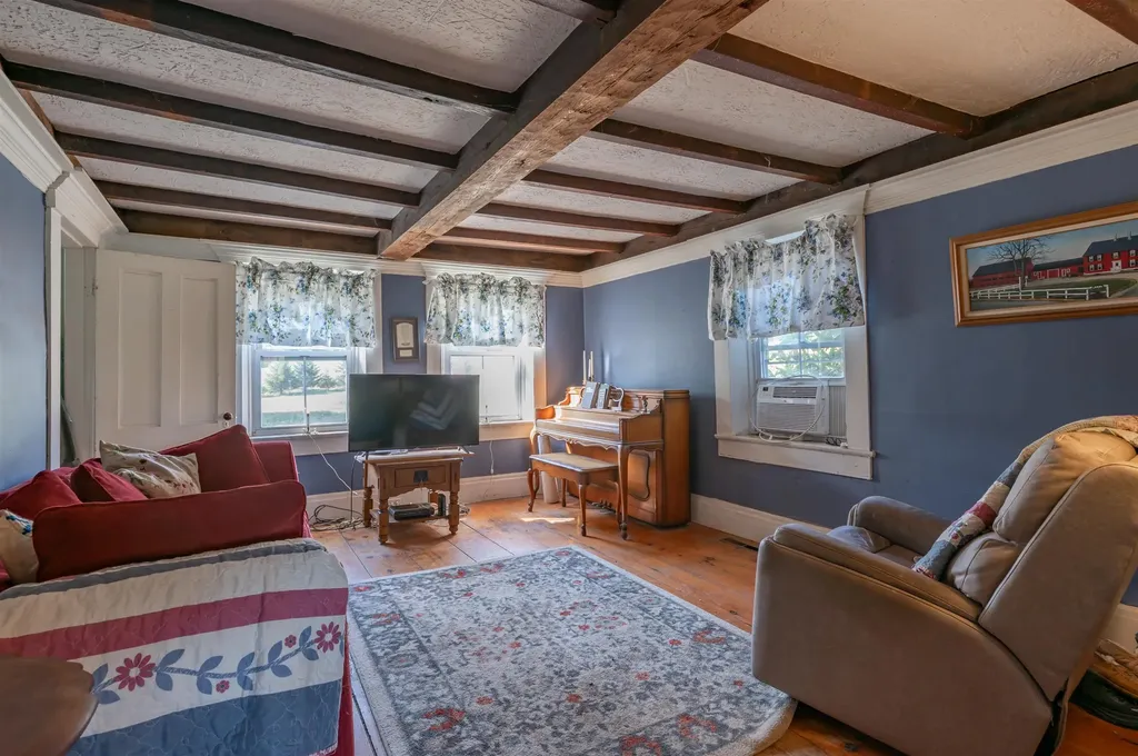 118 Broad Street Hollis NH 03049