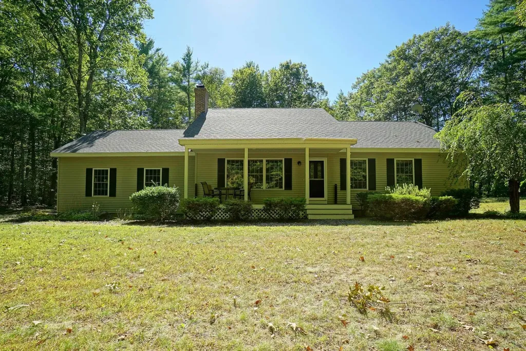 32 Stage Road Nottingham NH 03290