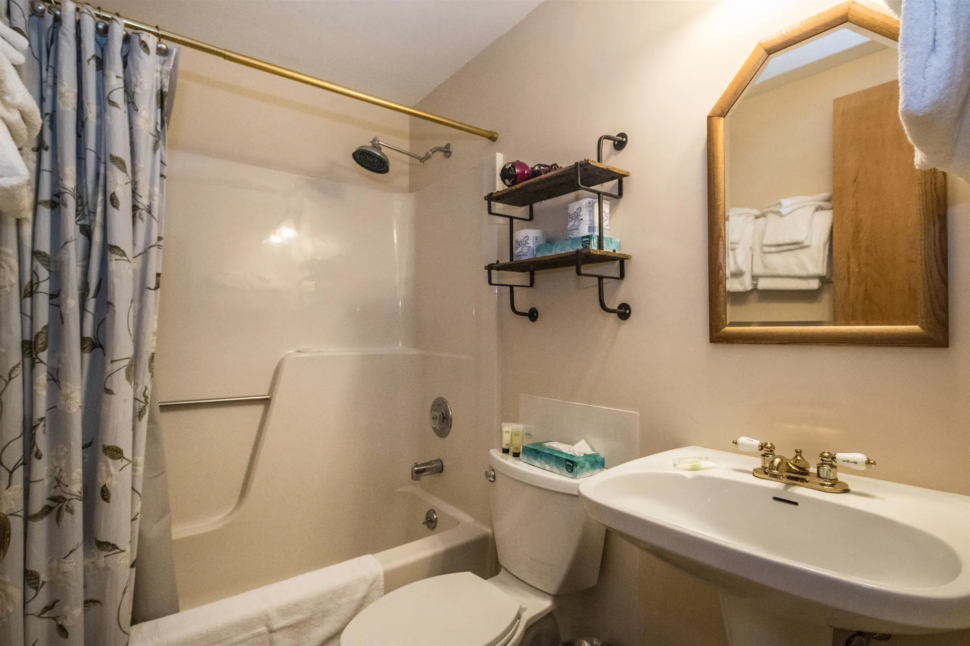 78 Cream Hill Road Mendon VT 05701