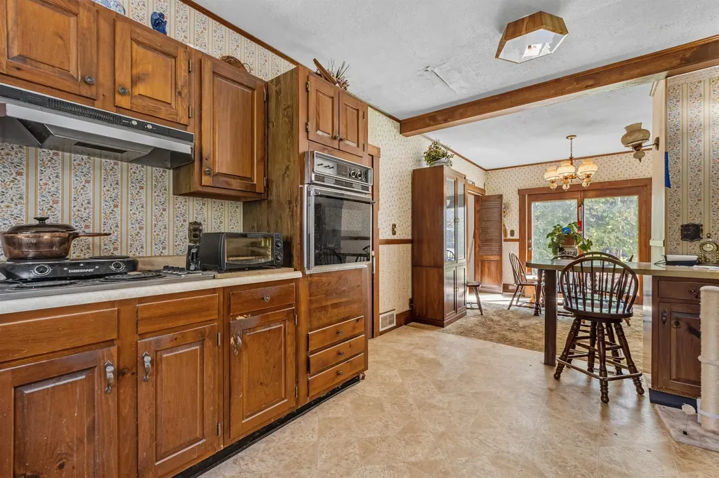 21 Spring Street Colebrook NH 03576