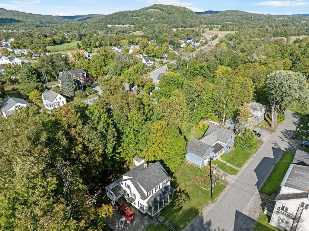 21 Spring Street Colebrook NH 03576