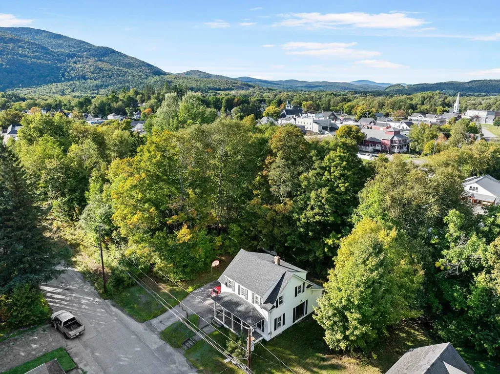 21 Spring Street Colebrook NH 03576