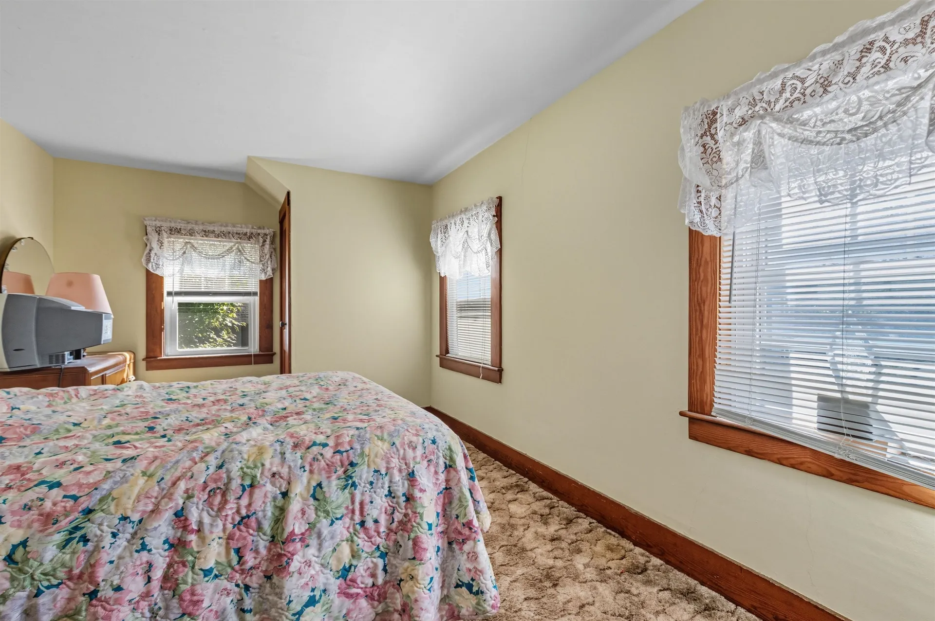 21 Spring Street Colebrook NH 03576