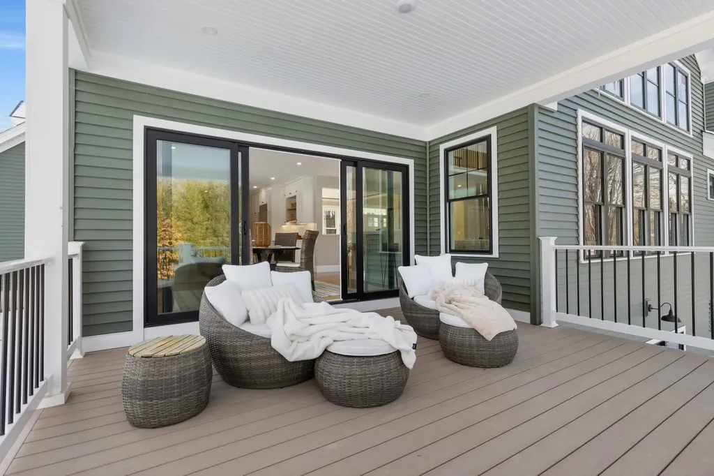 10 Shipwright Way Newington NH 03801