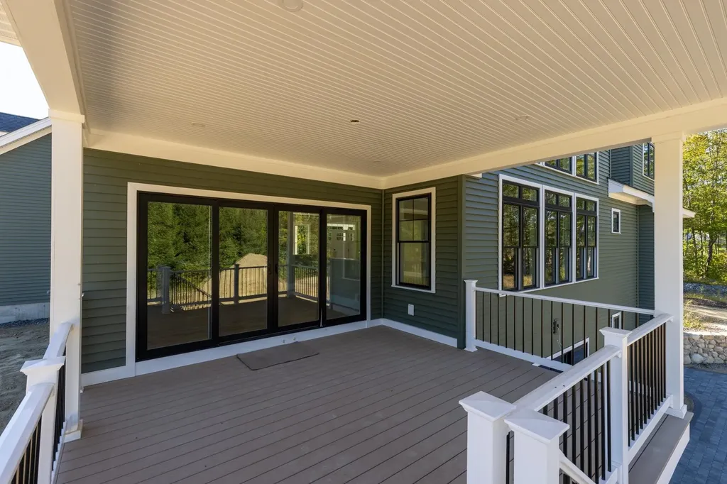 10 Shipwright Way Newington NH 03801