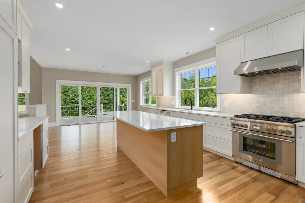 10 Shipwright Way Newington NH 03801