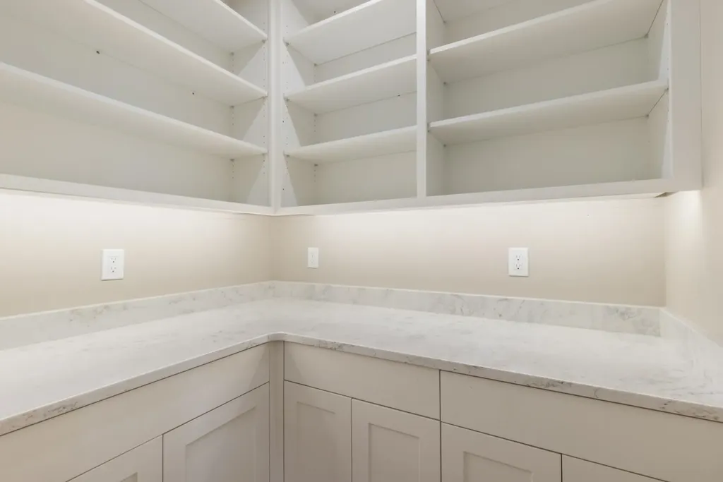 10 Shipwright Way Newington NH 03801