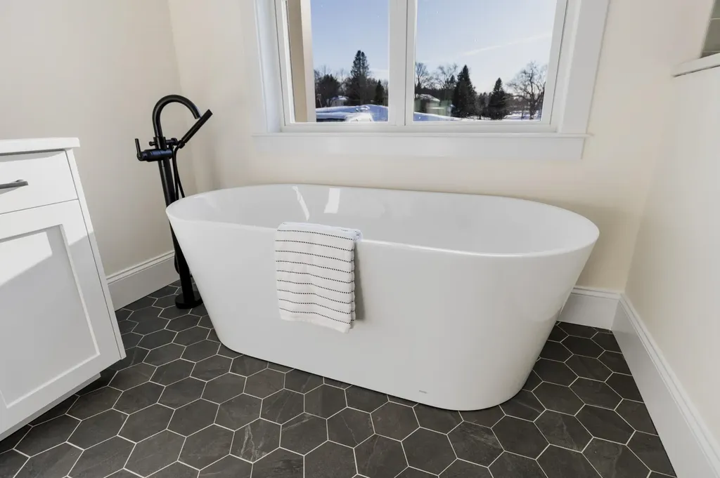 10 Shipwright Way Newington NH 03801