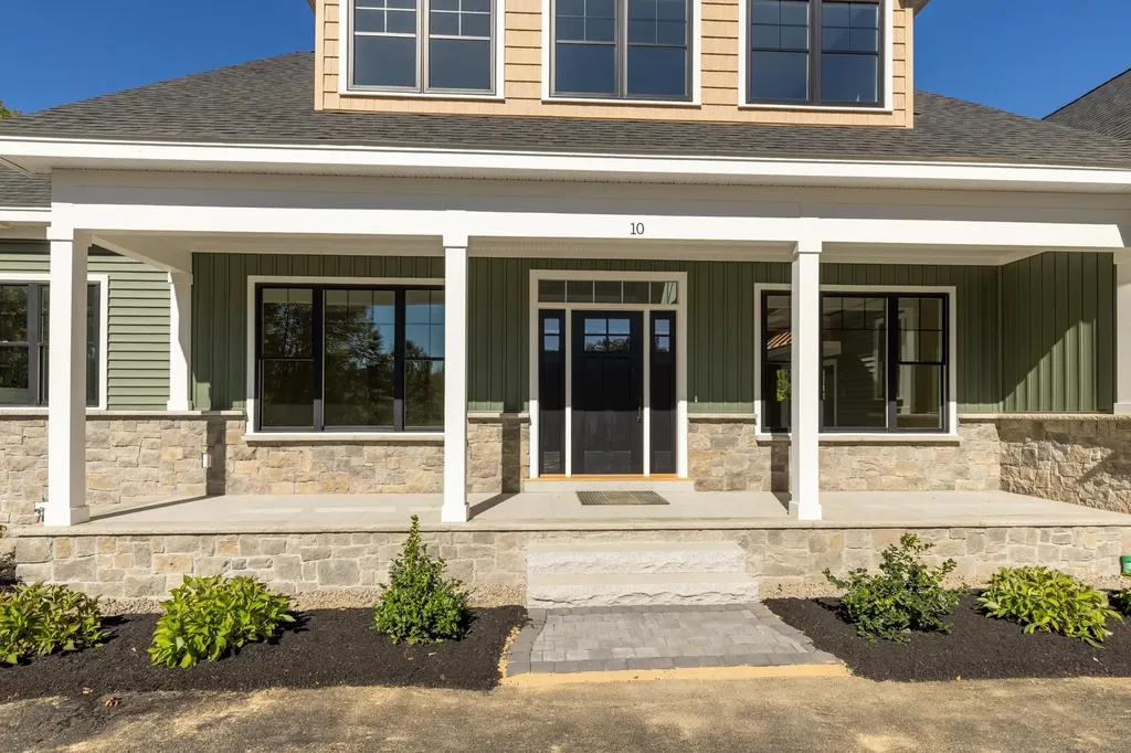 10 Shipwright Way Newington NH 03801