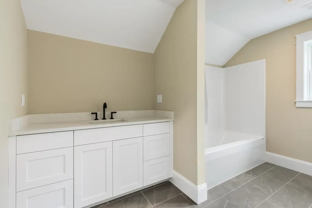 10 Shipwright Way Newington NH 03801