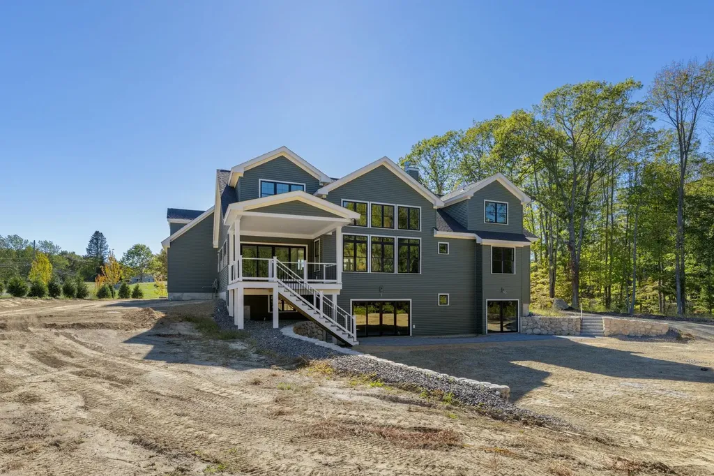 10 Shipwright Way Newington NH 03801