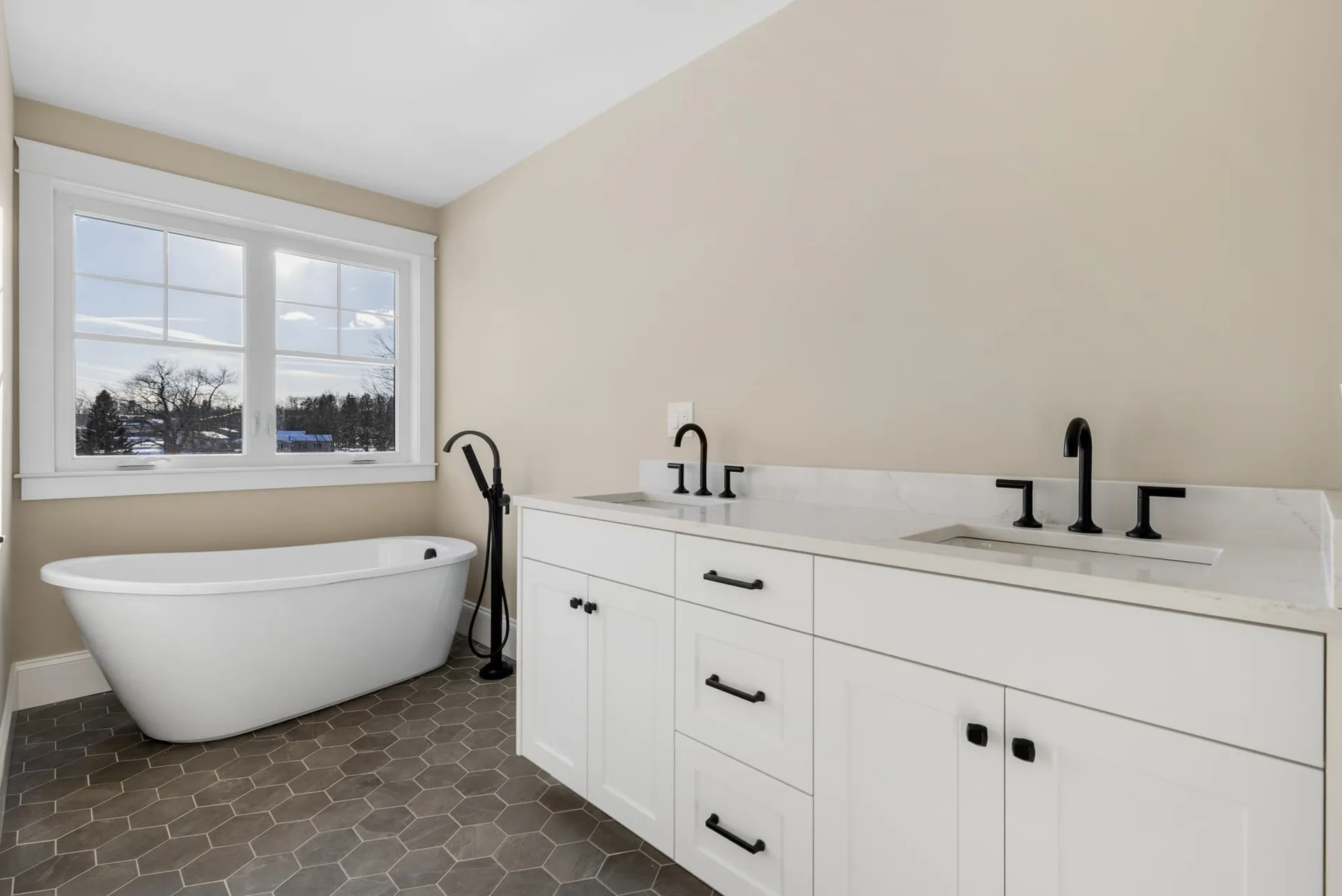 10 Shipwright Way Newington NH 03801