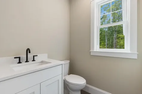 10 Shipwright Way Newington NH 03801