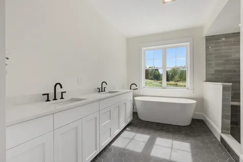 10 Shipwright Way Newington NH 03801