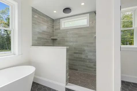 10 Shipwright Way Newington NH 03801