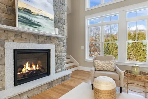 10 Shipwright Way Newington NH 03801