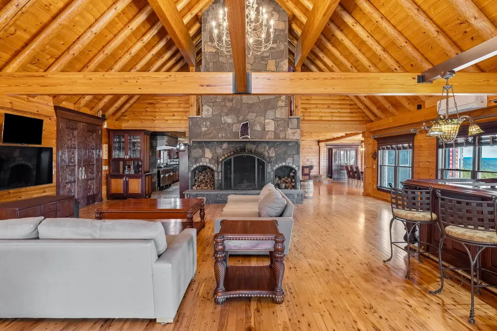 1950 Collins Road Halifax VT 05358