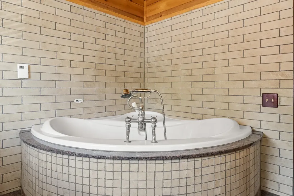 1950 Collins Road Halifax VT 05358